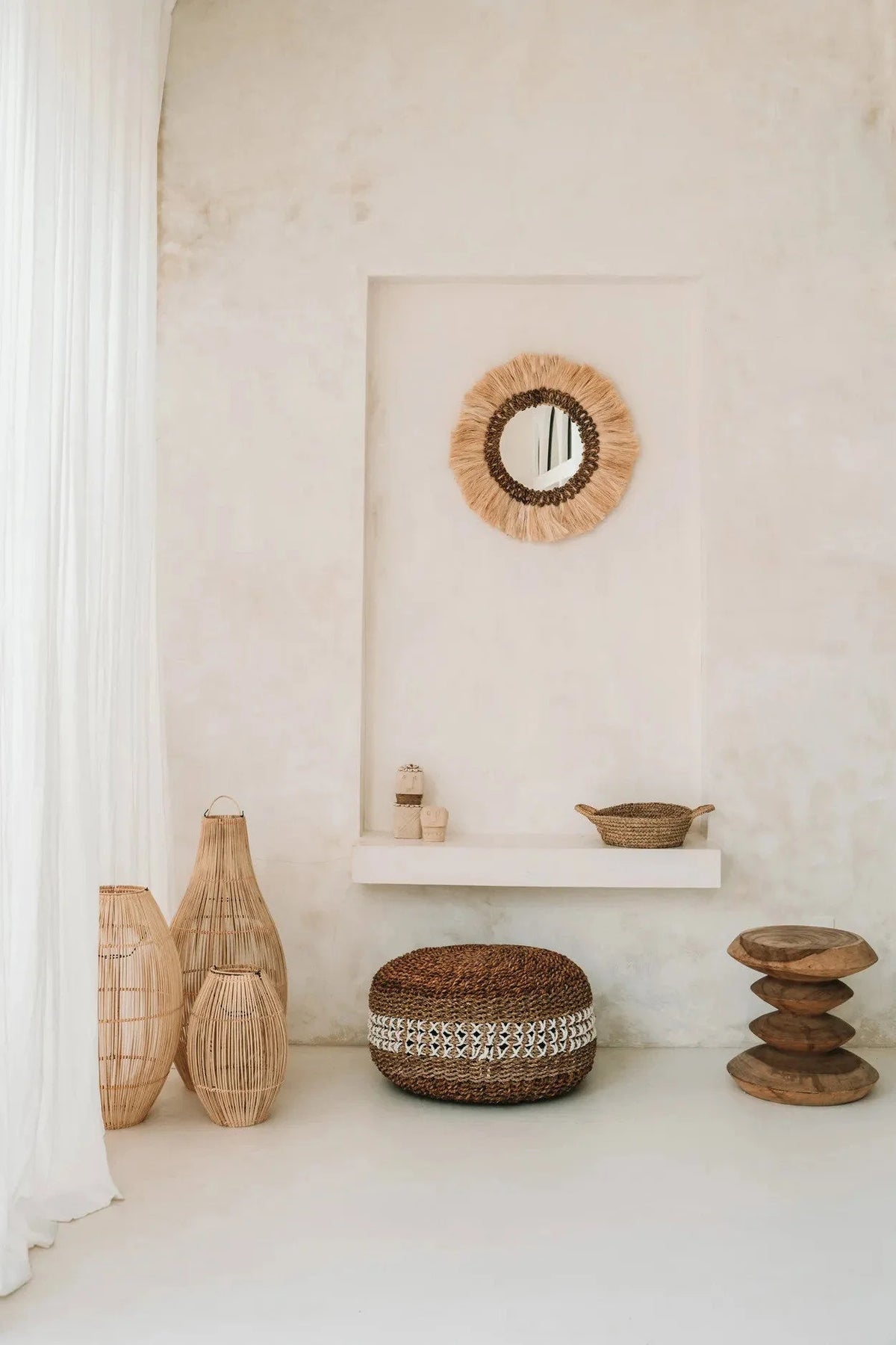 Miroir rond décoratif avec frange en fibre naturelle, Suspension ovale en rotin tressé