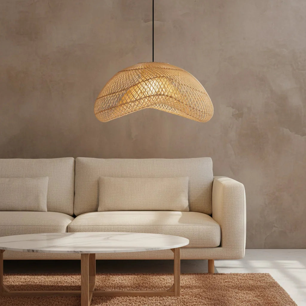 Suspension en rotin organique tressé naturel Ø57 cm avec lueur dorée