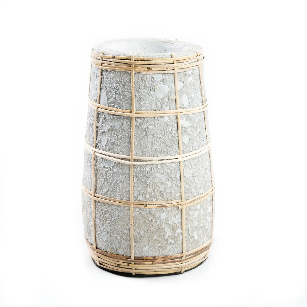Vase conique en terre cuite et rotin & béton – H22 cm