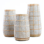 Vase conique en terre cuite et rotin béton naturel – H26 cm