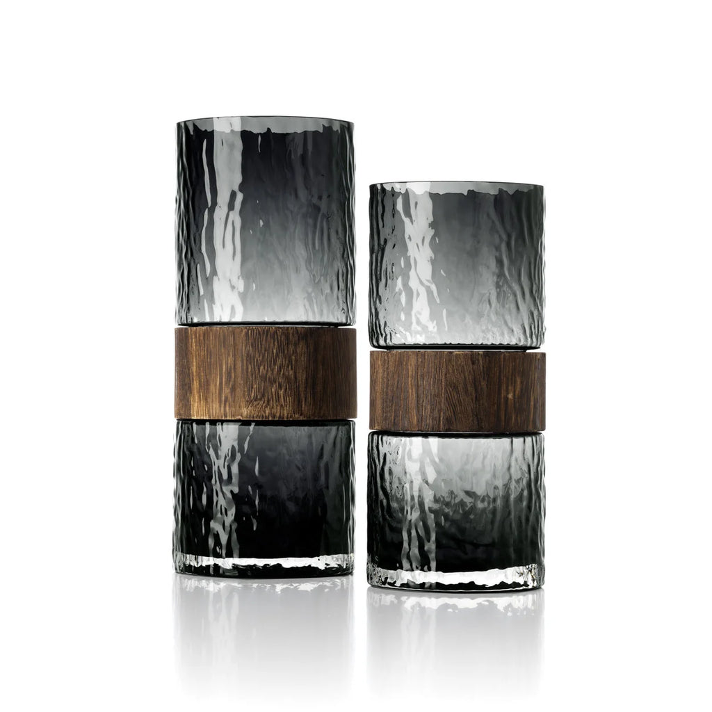 Vase cylindrique en verre fumé texturé et bois foncé, H29 cm