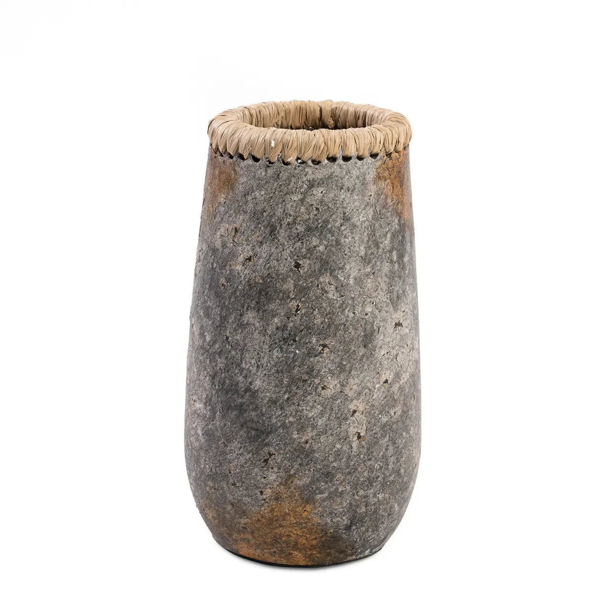 Vase en terre cuite gris antique avec bord en raphia – H26 cm
