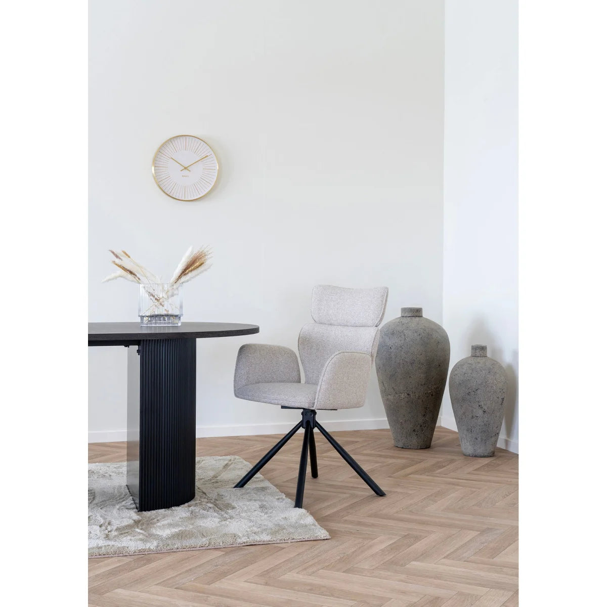 Chaise de bureau capitonnée gris clair avec base trépied noire