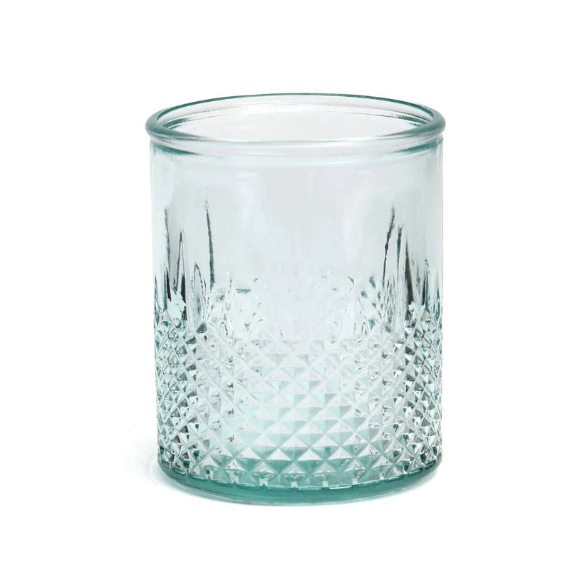 Facettiertes Trinkglas aus blauem Recyclingglas mit strukturiertem Boden